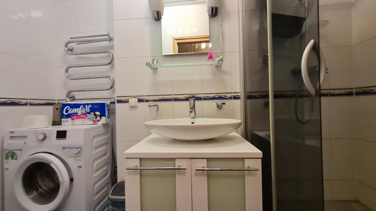 Rehouse, Antokolskio 13 Vilnius Luaran gambar